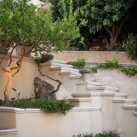 Mondethea Vantage Point *