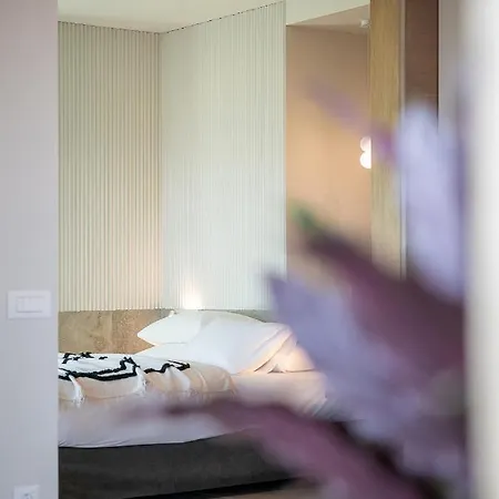 Mondethea Vantage Point *